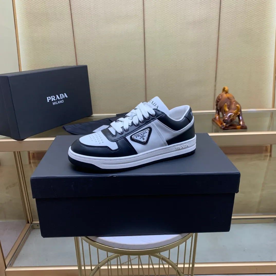💰660.巜PRADA》Prada: Top 🔝purchasing agent🔍🔍The latest men’s counters are on sale simultaneously, high-quality original calfskin imported from Italy 🇮🇹. Brand logo* (prominent·high-end·noble·class·) exquisite workmanship (imported from Italy🇮🇹 Sole: Original sole provided by the original factory, ⚠️exclusive double-layer activity, TPR rubber, combination outsole; super comfortable, wear-resistant, non-slip, environmentally friendly🌳🌳🌳, real shot🎬The real thing is more beautiful🔍🔍 (high quality, follow the order) code number 38 to 44 (.45 customized)